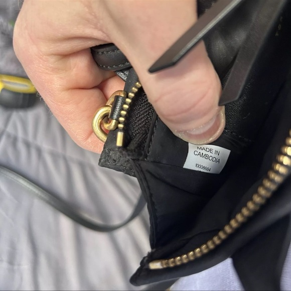 Tory Burch Black Crossbody Bag with Embossed Logo - Picture 11 of 12